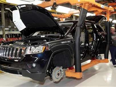 The all-new 2011 Jeep Grand Cherokee moves along the assembly line at the Jefferson North Assembly Plant in Detroit, Michigan May 21, 2010. Foto: Rebecca Cook / Reuters