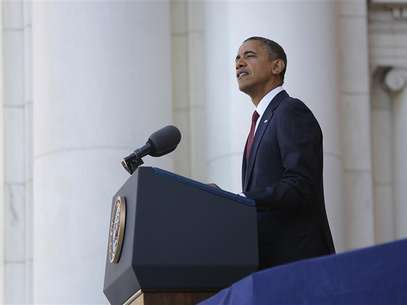 U.S. President Barack Obama makes Veterans Day remarks at Arlington National Cemetery in Arlington, Virginia, November 11, 2012. Foto: Jonathan Ernst / Reuters