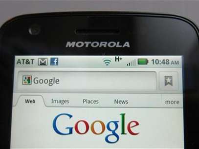 A Motorola Droid phone is seen displaying the Google search page in New York August 15, 2011. Foto: Brendan McDermid / Reuters