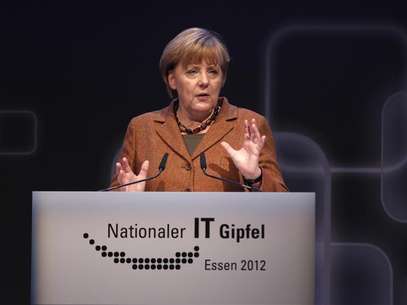 German Chancellor Angela Merkel makes a speech during the seventh national IT-Summit in Essen November 13, 2012. Foto: Ina Fassbender / Reuters