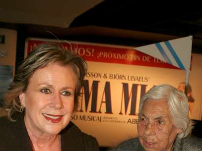 Do&ntilde;a Eva Mange y Laura Zapata hablan de Thal&iacute;a y sus hermanas Foto: Mezcal 