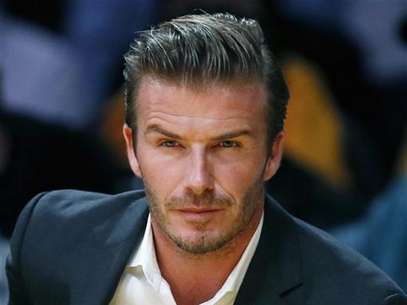 British soccer star David Beckham sits courtside as the Los Angeles Lakers play the Dallas Mavericks during their NBA basketball game in Los Angeles, October 30, 2012. Foto: Lucy Nicholson / Reuters