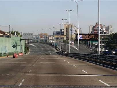 An empty motorway is seen during a one-day nationwide strike in Buenos Aires November 20, 2012. Foto: Enrique Marcarian / Reuters
