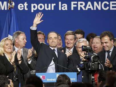 Former French prime minister Francois Fillon (R) attends a news conference in Paris after his defeat in a close election vote to head the UMP political party November 19, 2012. Foto: Christian Hartmann / Reuters