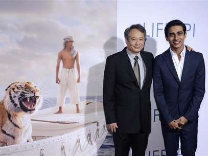 Director Ang Lee (L) and actor Suraj Sharma (R) attend a special screening of the film "The Life of Pi" in Los Angeles November 16, 2012. Foto: Phil McCarten / Reuters