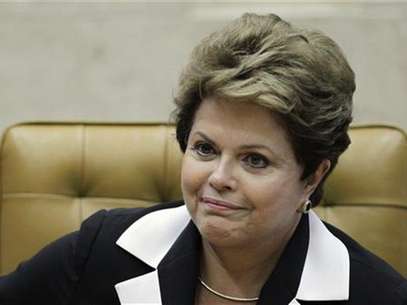 Brazil's President Dilma Rousseff participates in the ceremony of investiture for the new President and Vice-President of the Supreme Court, ministers Joaquim Barbosa and Ricardo Lewandowski, in Brasilia November 22, 2012. Foto: Ueslei Marcelino / Reuters