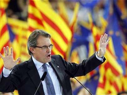 Convergencia i Unio (CIU) party's candidate Artur Mas for Catalunya's regional government gestures during a meeting in Barcelona November 23, 2012. Foto: Albert Gea / Reuters
