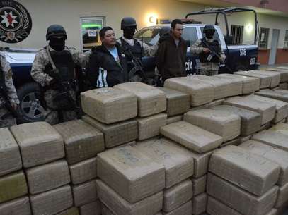 Además de la droga y las unidades, a los presuntos delincuentes se les aseguraron cuatro equipos de comunicación. Foto: Carlos Tamayo / Terra