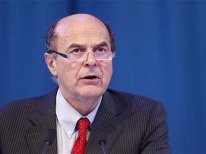 Secretary of the Italian PD (Democratic Party) Pier Luigi Bersani delivers a speech during a political rally with European Socialists in Paris March 17, 2012. Foto: Benoit Tessier / Reuters