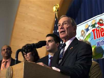 New York City Mayor Michael Bloomberg speaks during a press conference announcing the re-opening of 12 schools in the Rockaways and Brooklyn at P.S. 43 in the Far Rockaway section of the Queens borough of New York November 19, 2012. Foto: Shannon Stapleton / Reuters