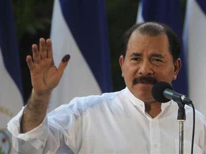 Nicaragua's President Daniel Ortega speaks to supporters after casting his vote in the municipal elections at a polling station in Managua November 4, 2012. Foto: Oswaldo Rivas / Reuters