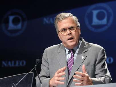 Former Florida Governor Jeb Bush addresses the National Association of Latino Elected and Appointed Officials Annual Conference in Lake Buena Vista, Florida, June 21, 2012. Foto: David Manning / Reuters
