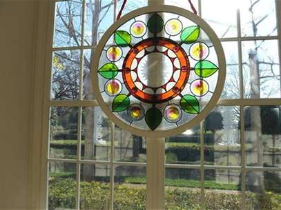 Chicago artist David Lee Csicsko designed stained glass windows decorating the grand entryway at the White House in Washington, November 28, 2012. Foto: Mary F / Reuters