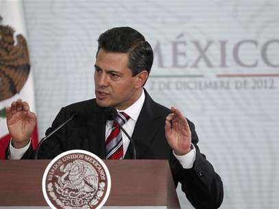 Mexico's President Enrique Pena Nieto gestures during the National Sports Award ceremony at Los Pinos Presidential Palace in Mexico City December 2, 2012. Foto: Edgard Garrido / Reuters