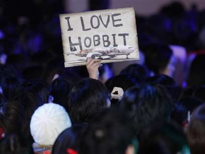 A fan holds up a sign upon the cast members' arrival at the Japan premiere of the movie 'The Hobbit - An Unexpected Journey' in Tokyo December 1, 2012. Foto: Issei Kato / Reuters