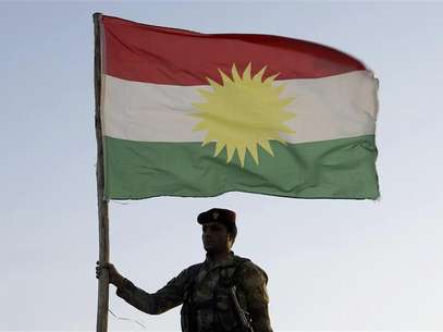Kurdish Peshmerga troops and tanks are deployed on the outskirts of Kirkuk, some 250km (155 miles) north of Baghdad December 3, 2012. Iraq's Kurdish region has sent reinforcements to a disputed area where its troops are involved in a standoff with the Iraqi army, a senior Kurdish military official said, despite calls on both sides for dialogue to calm the situation. Picture taken December 3, 2012. Foto: Ako Rasheed / Reuters