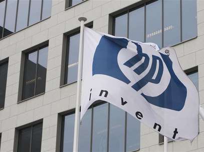 A logo of HP is seen outside Hewlett-Packard Belgian headquarters in Diegem, near Brussels, January 12, 2010. Foto: Thierry Roge / Reuters