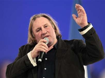French actor Gerard Depardieu delivers a speech during a campaign rally for France's President Nicolas Sarkozy, candidate for the 2012 Foto: Charles Platiau / Reuters
