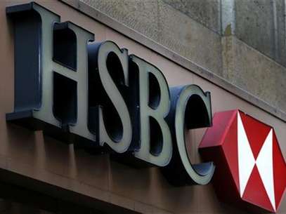 A sign is seen above the entrance to an HSBC bank branch in midtown Manhattan in New York City, December 11, 2012. Foto: Mike Segar / Reuters