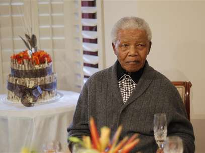 Former South African president Nelson Mandela looks on as he celebrates his birthday at his house in Qunu, Eastern Cape July 18, 2012. Foto: Siphiwe Sibeko / Reuters