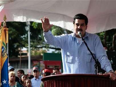 Venezuelan vice president Nicolas Maduro reads a statement about President Hugo Chavez's health condition in Guarico, in this Miraflores Palace handout photo, taken December 20, 2012. Foto: Handout / Reuters