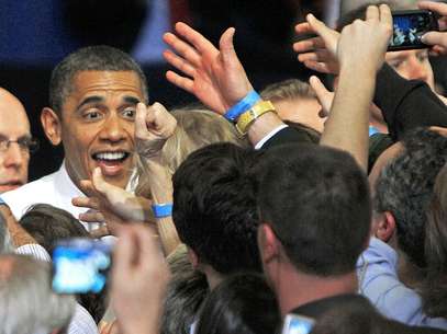 El presidente Barack Obama saluda a unos simpatizantes durante un acto de campaña en Vermont, el 30 de marzo de 2012.  Foto: Toby Talbot, Archivo / AP