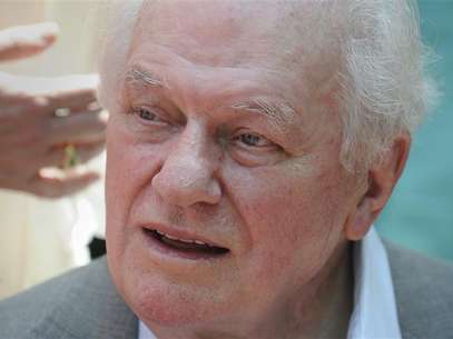 Actor Charles Durning is interviewed at a ceremony where he receives a star on the Hollywood Walk of Fame in Hollywood July 31, 2008. Foto: Phil McCarten / Reuters