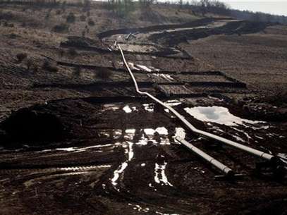 A natural gas pipeline is seen under construction near East Smithfield in Bradford County, Pennsylvania, January 7, 2012. Foto: Les Stone / Reuters