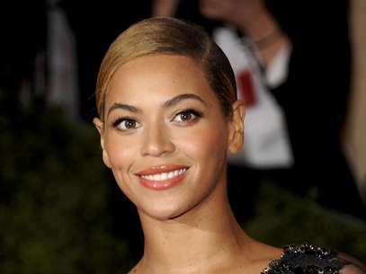 Beyonce asiste a la gala benéfica del Instituto del Vestuario en el Museo de Arte Metropolitano en Nueva York en esta foto de archivo del 7 de mayo del 2012. La cantante interpretará el himno nacional estadounidense durante la ceremonia de investidura del presidente Barack Obama el 21 de enero, anunció el miércoles el comité que planifica el acto en Washington.  Foto: Evan Agostini, Archivo / AP