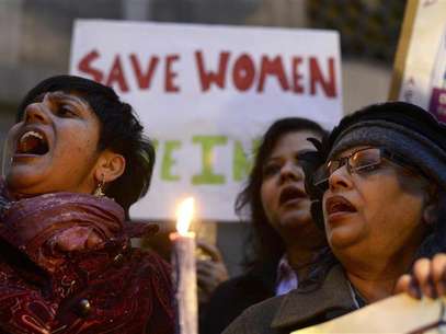 A police van carrying five men accused of the gang rape and murder of an Indian student arrives at a court in New Delhi January 7, 2013. Foto: Stringer / Reuters