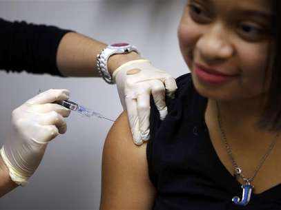 Jasmine Rodriguez, 10, gets an influenza vaccine at Boston Children's Hospital in Boston, Massachusetts January 10, 2013. Foto: Brian Snyder / Reuters