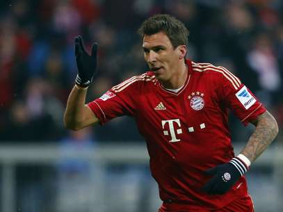 Another Super Mariol. Mandzucic scores to lead Bayern Munich to a win to start Bundeslga in 2013. Foto: Reuters In English