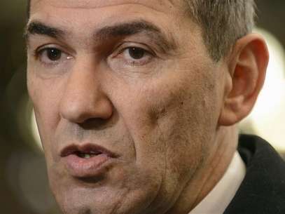 Slovenia's Prime Minister Janez Jansa arrives at the European Union (EU) council headquarters for an EU leaders summit discussing the EU's long-term budget in Brussels November 23, 2012. Foto: Eric Vidal / Reuters