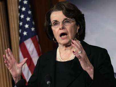 U.S. Senate Intelligence Committee Chairman Senator Dianne Feinstein (D-CA) speaks to the media on NRA/assault weapons on Capitol Hill in Washington, December 21, 2012. Foto: Yuri Gripas / Reuters
