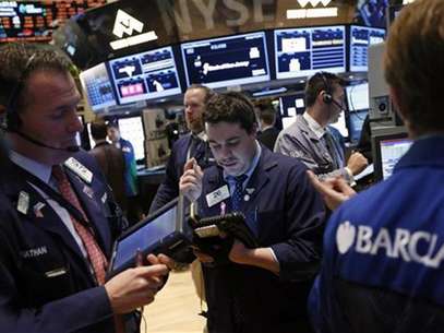 Traders work on the floor of the New York Stock Exchange, January 23, 2013. Foto: Brendan McDermid / Reuters