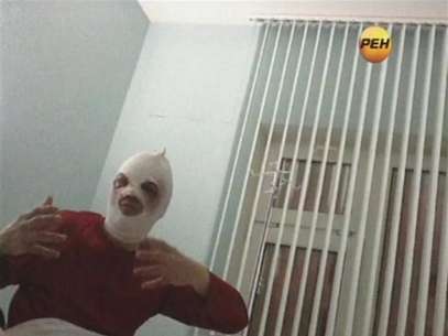 Sergei Filin, artistic director of Russia's prestigious Bolshoi Ballet, gestures during an interview in a still image from footage shot by REN TV in a Moscow hospital January 18, 2013. Foto: REN TV via Reuters TV / Reuters