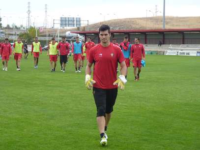 Andrés Fernández se adelanta a sus compañeros en Tajonar. Foto: Patxi Cervantes.