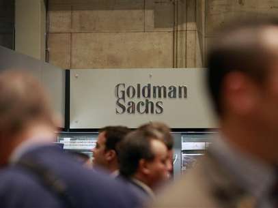 Traders work on the floor of the New York Stock Exchange near the Goldman Sachs stall July 16, 2010. Foto: Brendan McDermid / Reuters