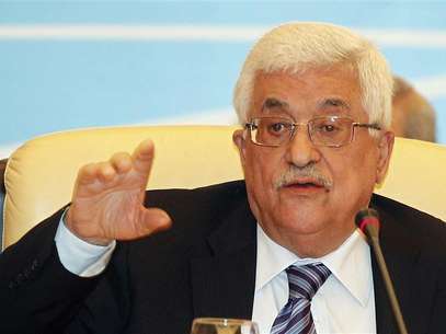 Palestinian President Mahmoud Abbas gestures as he speaks during the Arab Peace Initiative Committee Meeting in Doha December 9, 2012. Foto: Mohammed Dabbous / Reuters