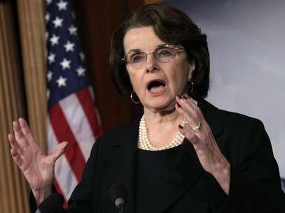 Senate Intelligence Committee Chairman Senator Dianne Feinstein (D-CA) speaks to the media on NRA/assault weapons on Capitol Hill in Washington, December 21, 2012. Foto: Yuri Gripas / Reuters