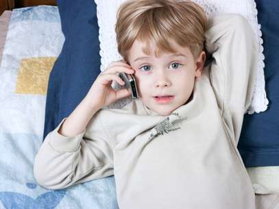 No Brasil, 64% das crianças entre cinco e nove anos já usaram o telefone móvel para se comunicar com alguém Foto: Shutterstock