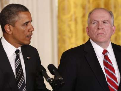 White House counterterrorism advisor John Brennan (R) listens as U.S. President Barack Obama nominates him to become the next CIA director at the White House in Washington January 7, 2013. Foto: Kevin Lamarque / Reuters