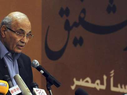 Former prime minister Ahmed Shafik speaks during a news conference in Cairo in this file photo taken June 21, 2012. Foto: Stringer / Reuters