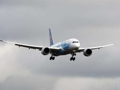 The Boeing 787 lands in Everett, Washington travelling with crew only from Fort Worth, Texas February 7, 2013. Foto: Kevin P / Reuters