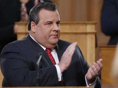 New Jersey Governor Chris Christie claps while giving his State of the State address in the assembly chamber in Trenton, New Jersey, January 8, 2013. Foto: Carlo Allegri / Reuters