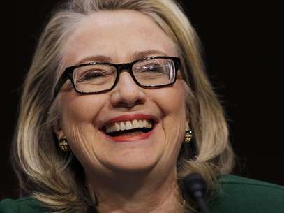 U.S.Secretary of State Hillary Clinton sits down to testify on the September attack on U.S. diplomatic sites in Benghazi, Libya during a hearing held by the U.S. Senate Foreign Relations Committee on Capitol Hill in Washington January 23, 2013. Foto: Kevin Lamarque / Reuters