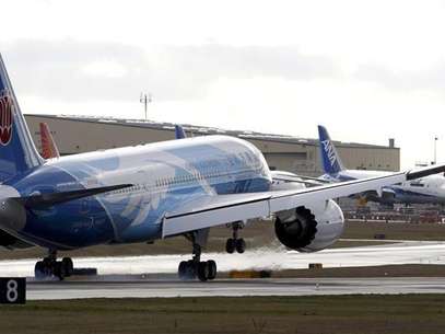 The Boeing 787 lands in Everett, Washington travelling with crew only from Fort Worth, Texas February 7, 2013. Foto: Kevin P / Reuters