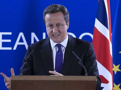 Britain's Prime Minister David Cameron speaks during a news conference at the end of an European Union leaders summit meeting to discuss the European Union's long-term budget in Brussels February 8, 2013. Foto: Yves Herman / Reuters