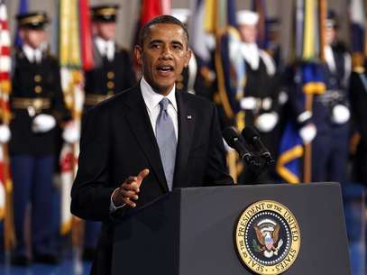 U.S. President Barack Obama speaks at the Armed Forces Farewell Tribute in honor of Defense Secretary Leon Panetta at Joint Base Myer-Henderson in Washington February 8, 2013. Foto: Kevin Lamarque / Reuters