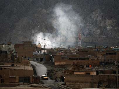Smoke rises after a bomb attack in a Shi'ite Muslim area of the Pakistani city of Quetta February 16, 2013. Pakistan's Lashkar-e-Jhangvi, which intelligence officials say has become a major security threat, claimed responsibility for the sectarian attack on Shi'ites which killed 47 people in the city of Quetta on Saturday. Foto: Naseer Ahmed / Reuters